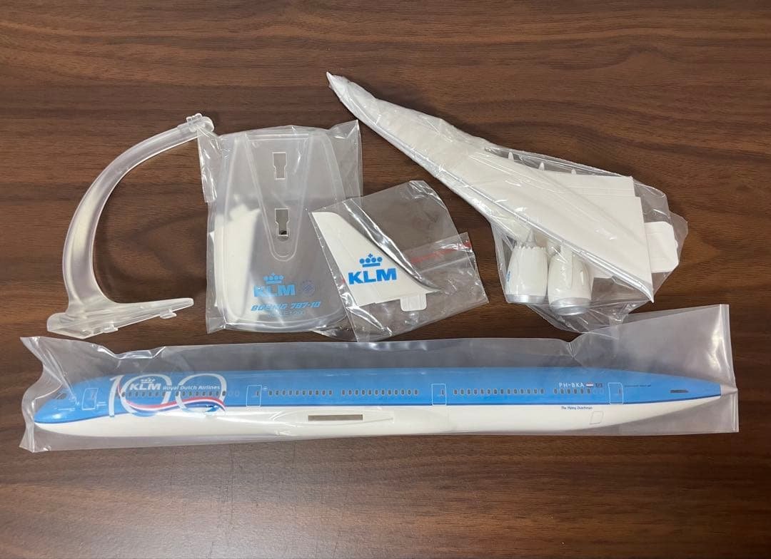 KLM オランダ航空 日本就航100周年記念モデルプレイン 1/200 000000050270_lMAHTL5.jpg